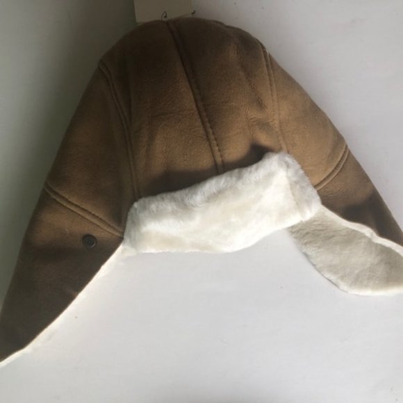 UGG KIDS LEATHER & REAL SHEARLING TRAPPER HAT. SHEEPSKIN. NWT - Picture 2 of 6
